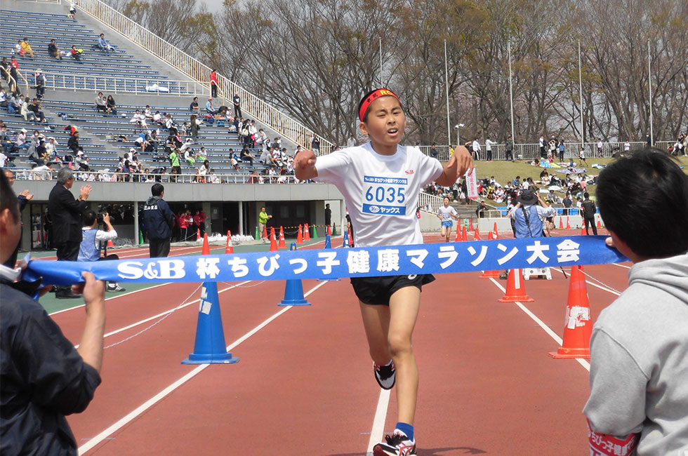 6年男子は市川くんが10分29秒で初優勝。
