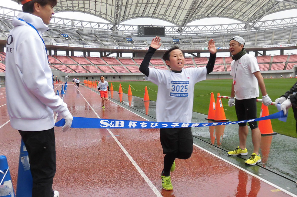 3年男子は大井くんが8分8秒で初優勝。