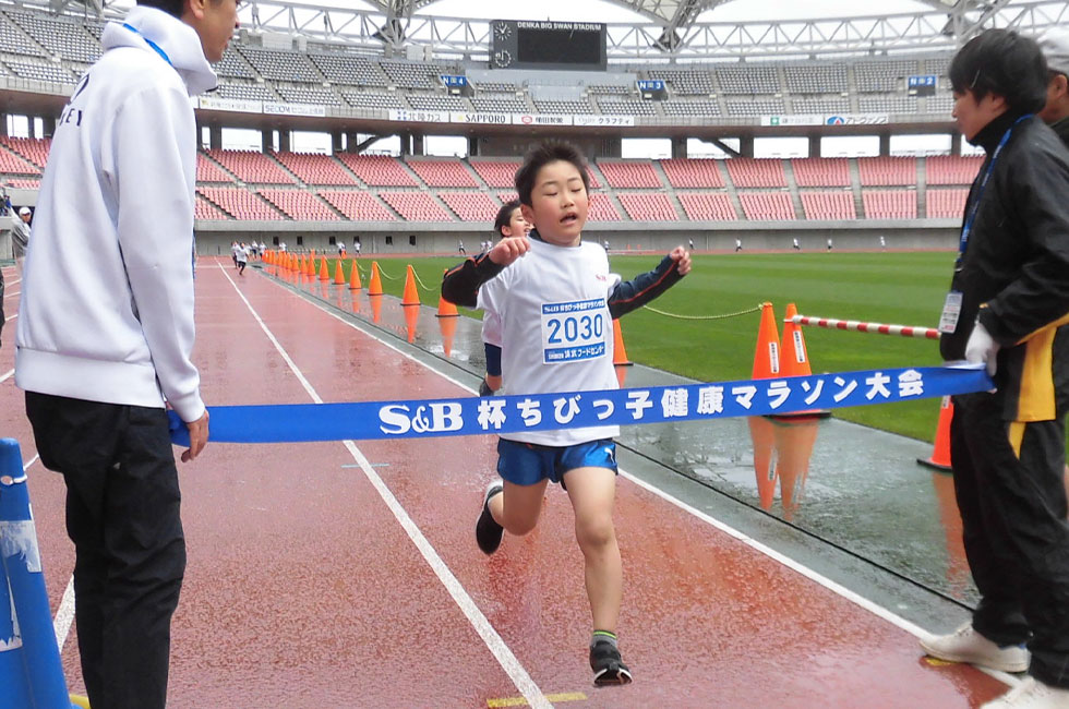 2年男子は宮村くんが6分16秒で連覇達成。