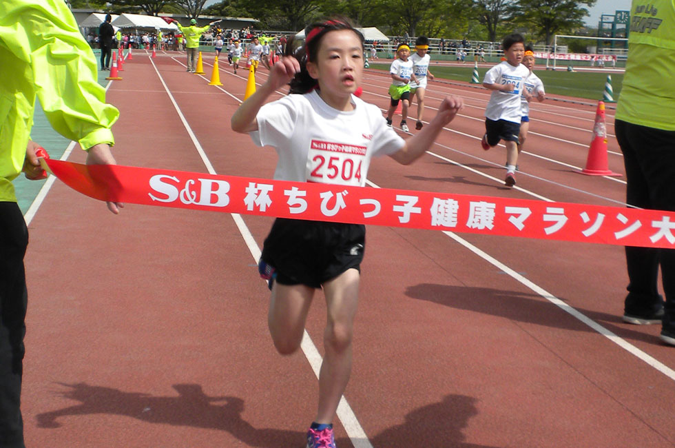 2年女子は酒見さんが大会記録更新。