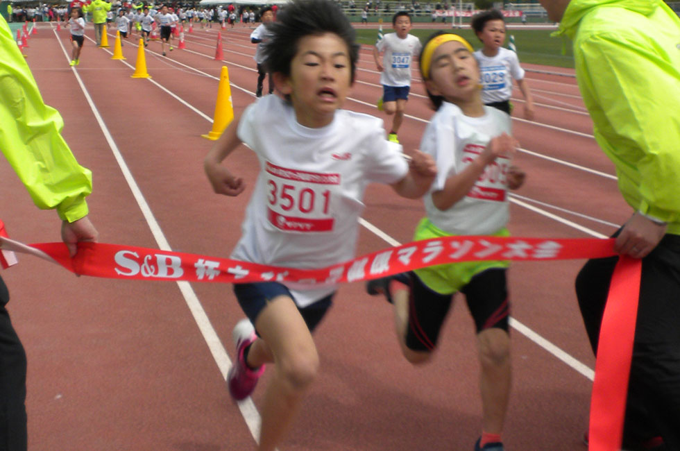 3年女子は高場さんが北島さんとの接戦を制し3連覇達成。