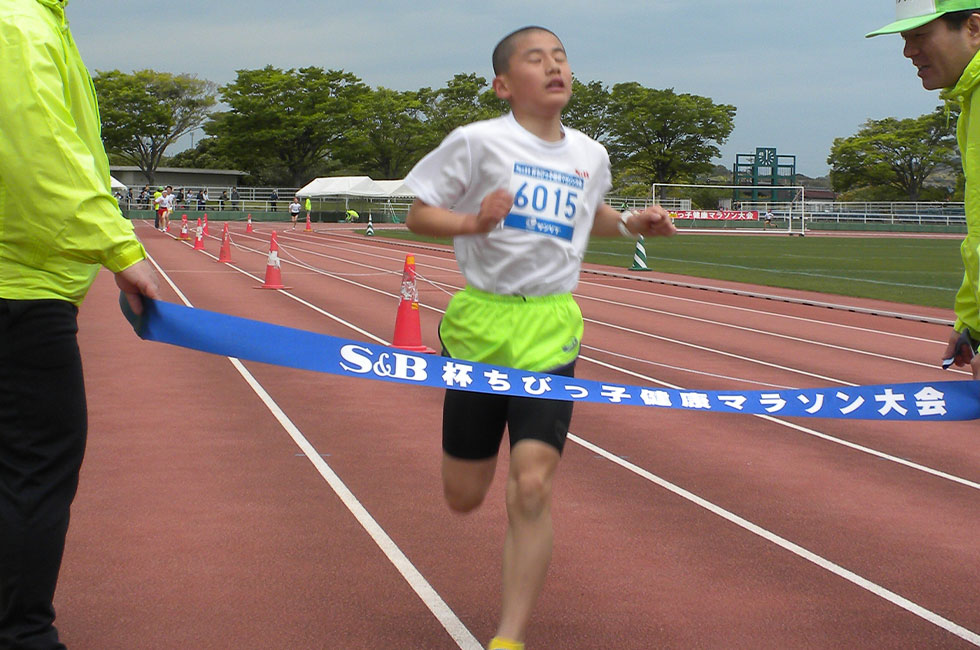 6年男子は宣誓をした北島くんが連覇。