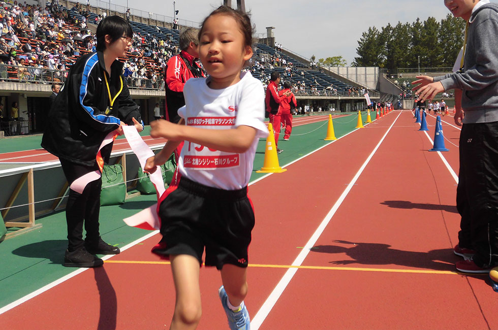 1年女子は岩佐さんが6分51秒の好記録で優勝。