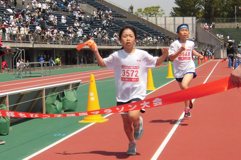 3年女子は村山さんが8分19秒で初優勝。