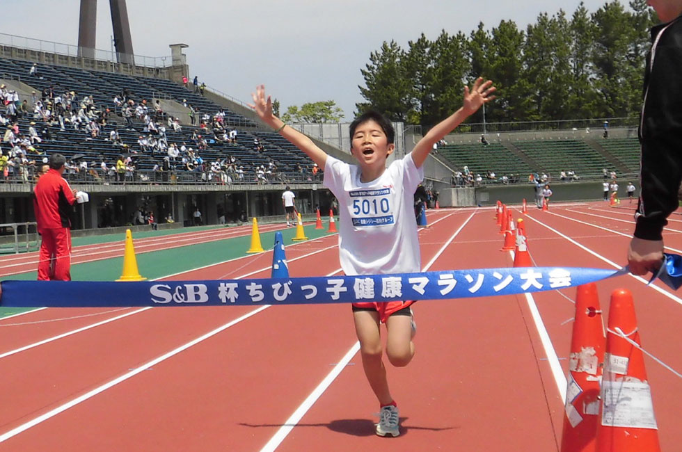 5年男子は小室くんが11分32秒で初優勝。