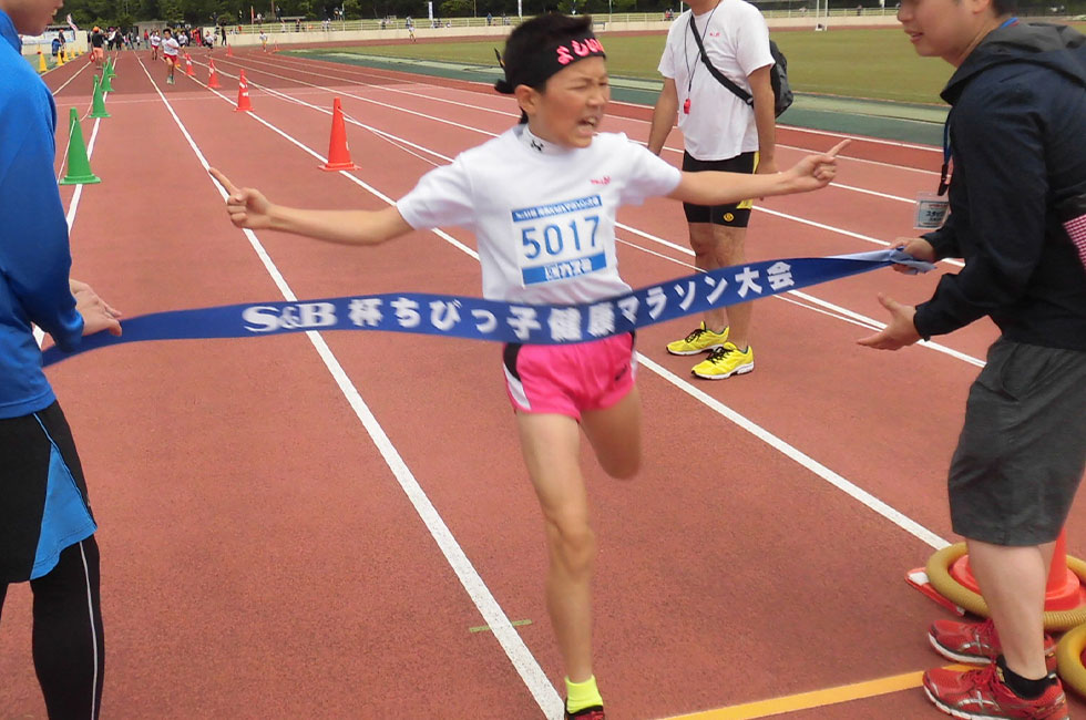 5年男子は塚田くんが10分34秒の好記録で2度目のV。