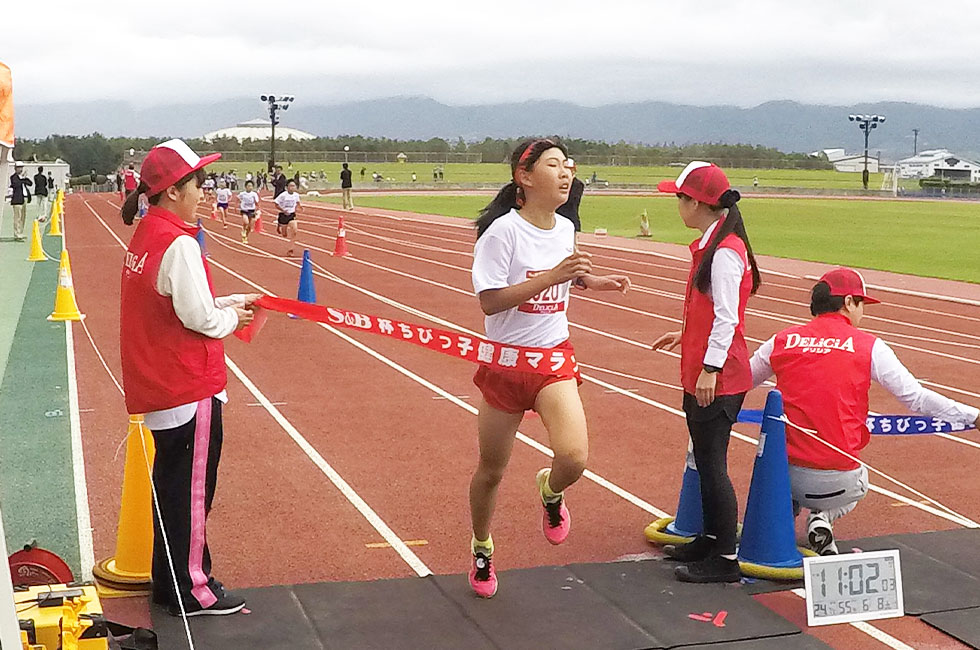 5年女子は北原さんがダイナミックな走りで3連覇。