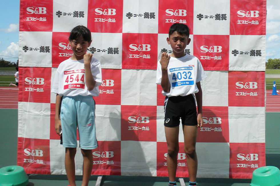 4年男子は小林くん、女子は小松さん共に連覇を達成。