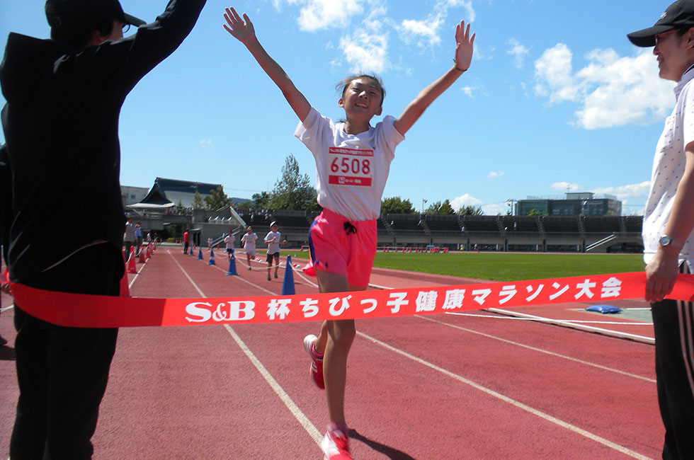 6年女子は長谷川さんが見事4連覇。