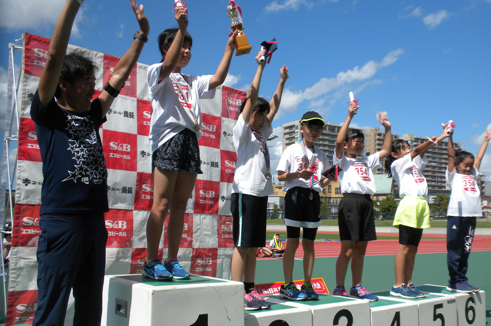 3年女子は石岡さんが連覇。2位は大槌さん、3位古館さんでした。