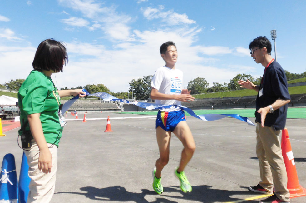 6年男子は大塚くんが10分29秒の好記録で初優勝。