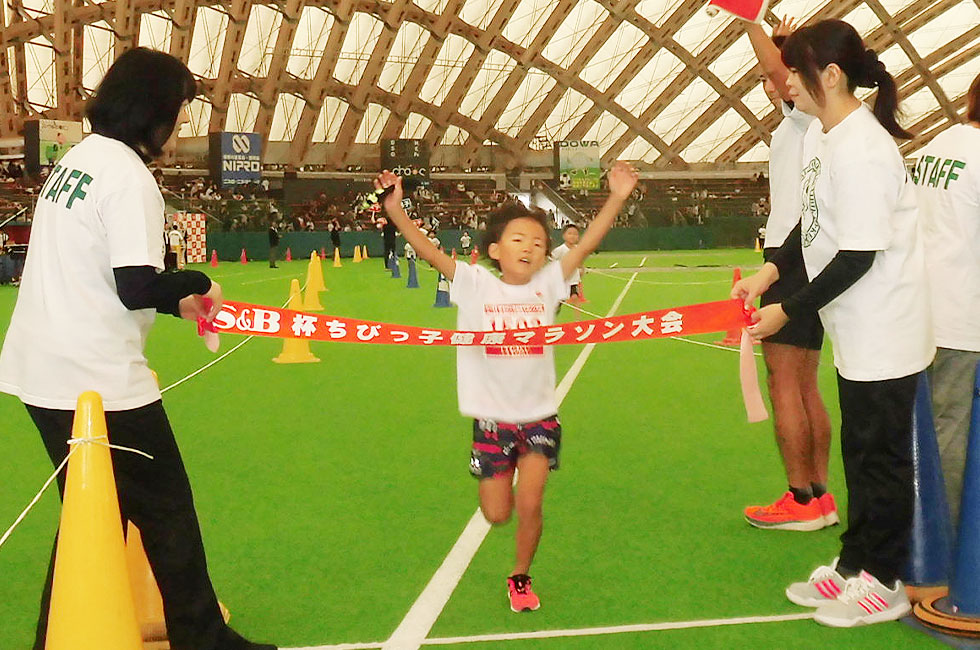 1年女子は高橋さんが秋田大会新記録で優勝。