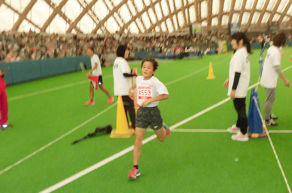 4年女子は石田さんが7分28秒の好記録で初優勝。