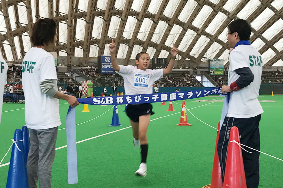 6年男子は沼山くんが10分55秒で初優勝。