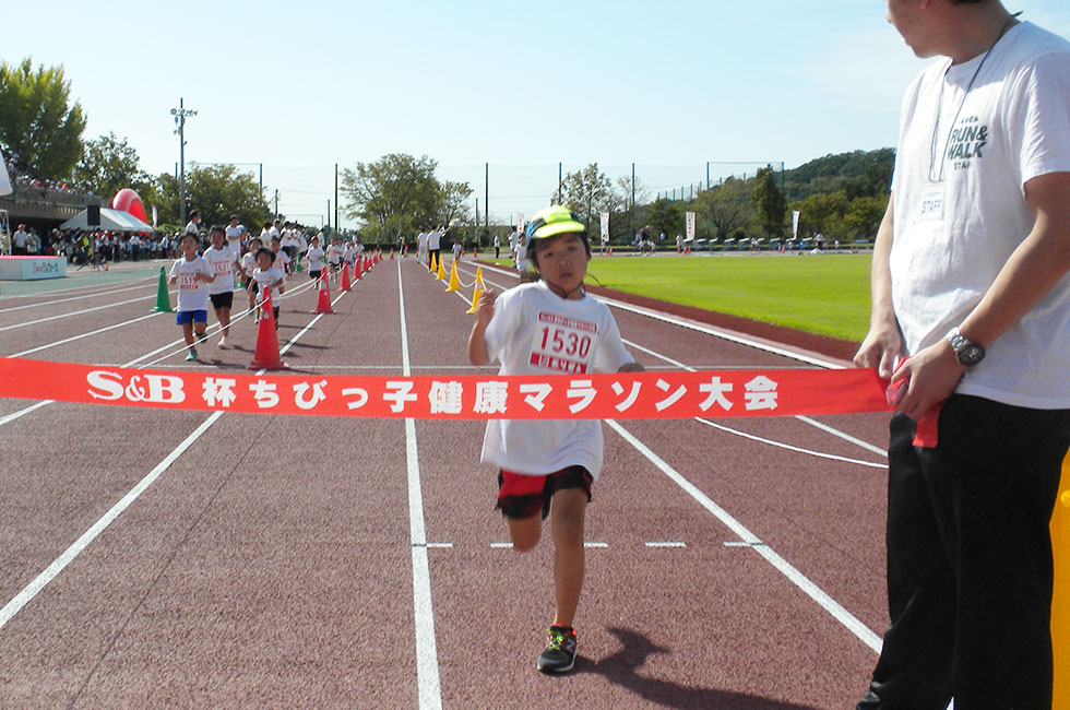 1年女子は笹川さんが好タイムで優勝。