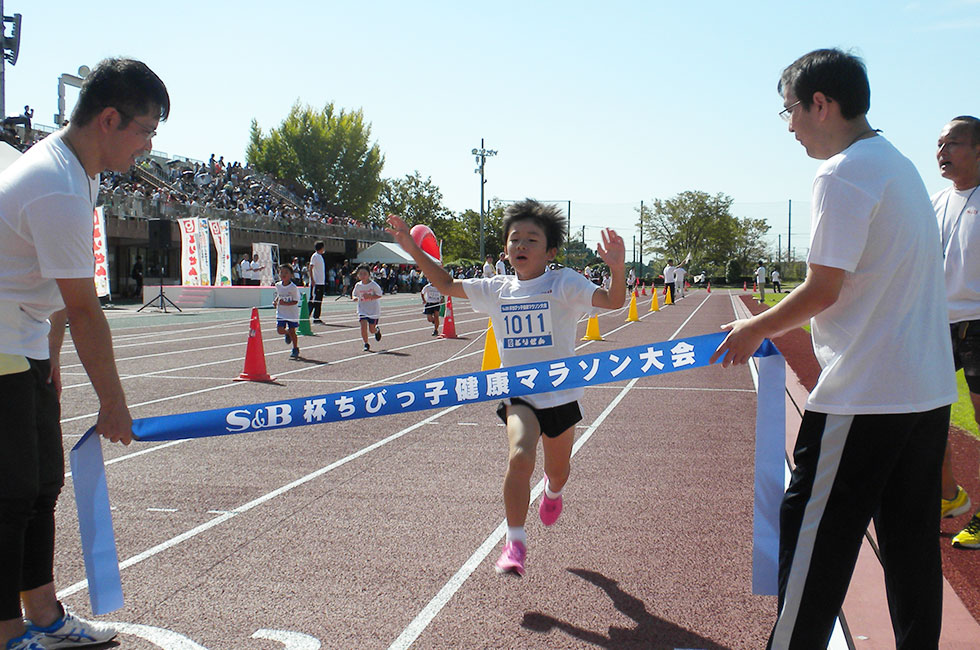 1年男子は福島くんが記録更新、破格のタイムで優勝。