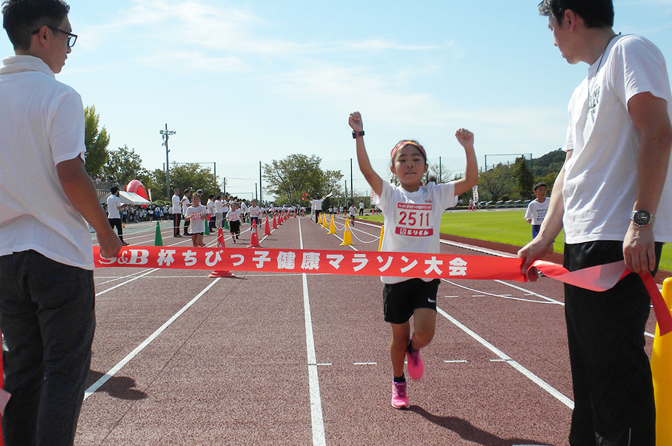 2年女子は利根川さんが好記録で優勝。