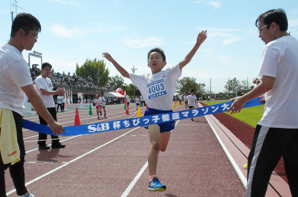 4年男子は狩野くんが連覇を達成。