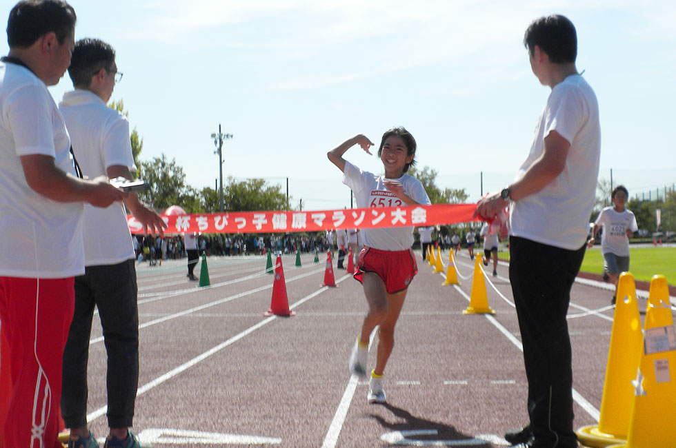 6年女子は松本さんが好記録で初優勝。