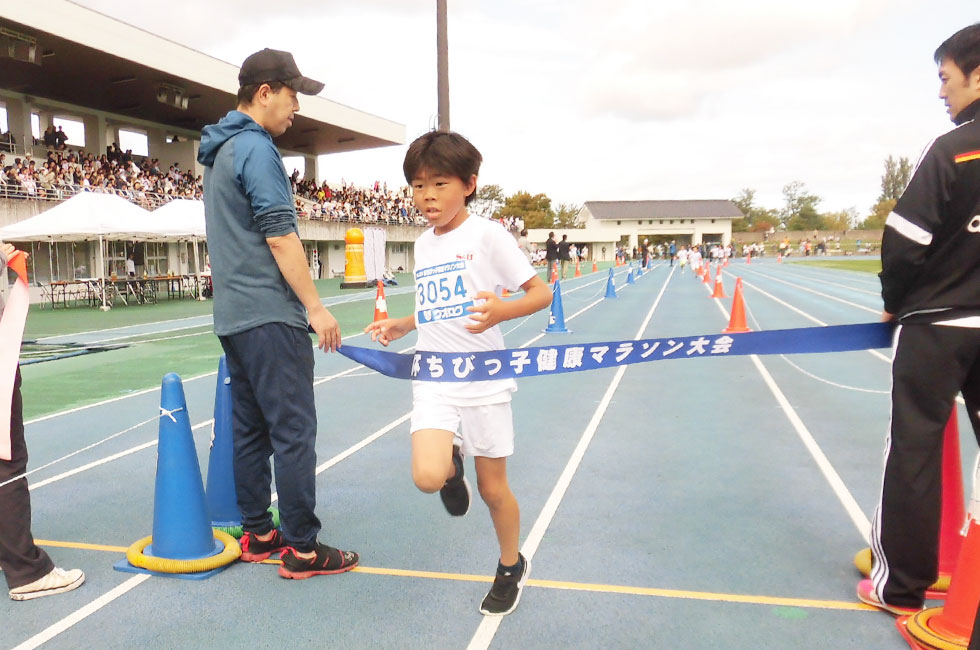 3年男子は氏田くんが7分38秒で連覇達成。
