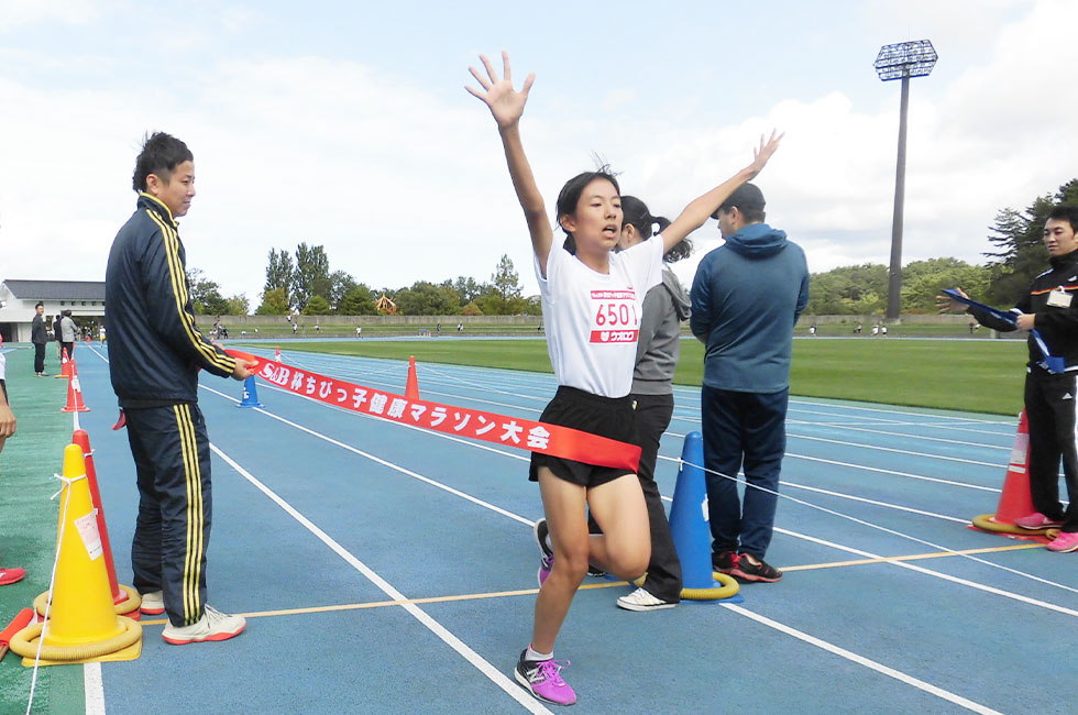 6年女子は吉井さんが11分2秒の好記録で初優勝。