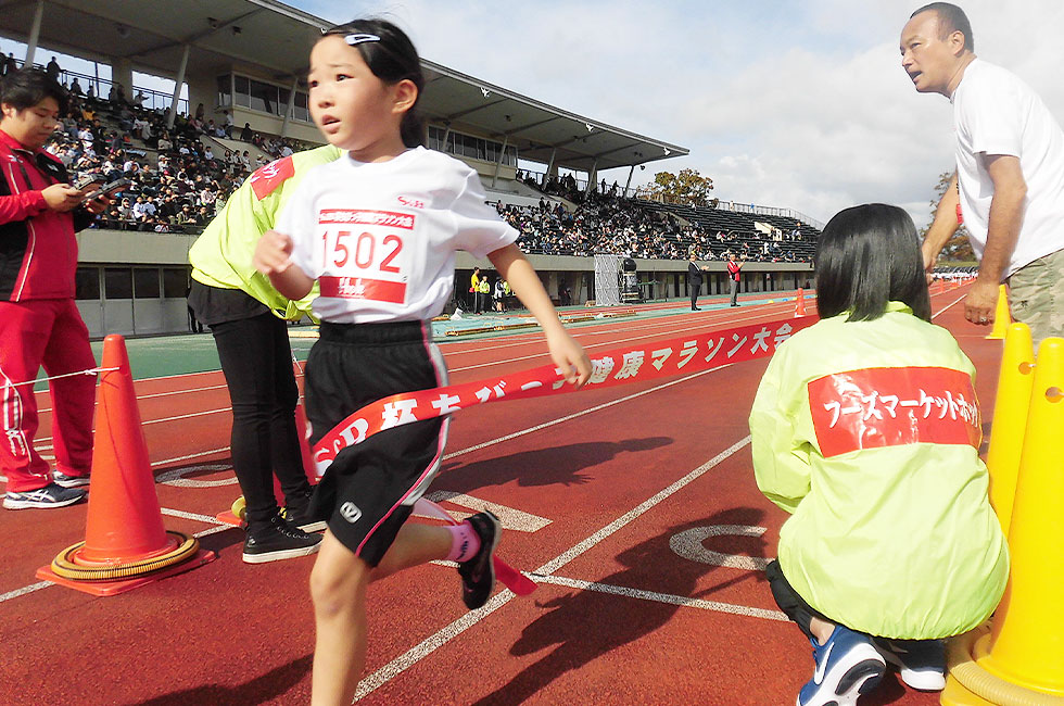 1年女子は小早川さんが6分50秒で優勝。