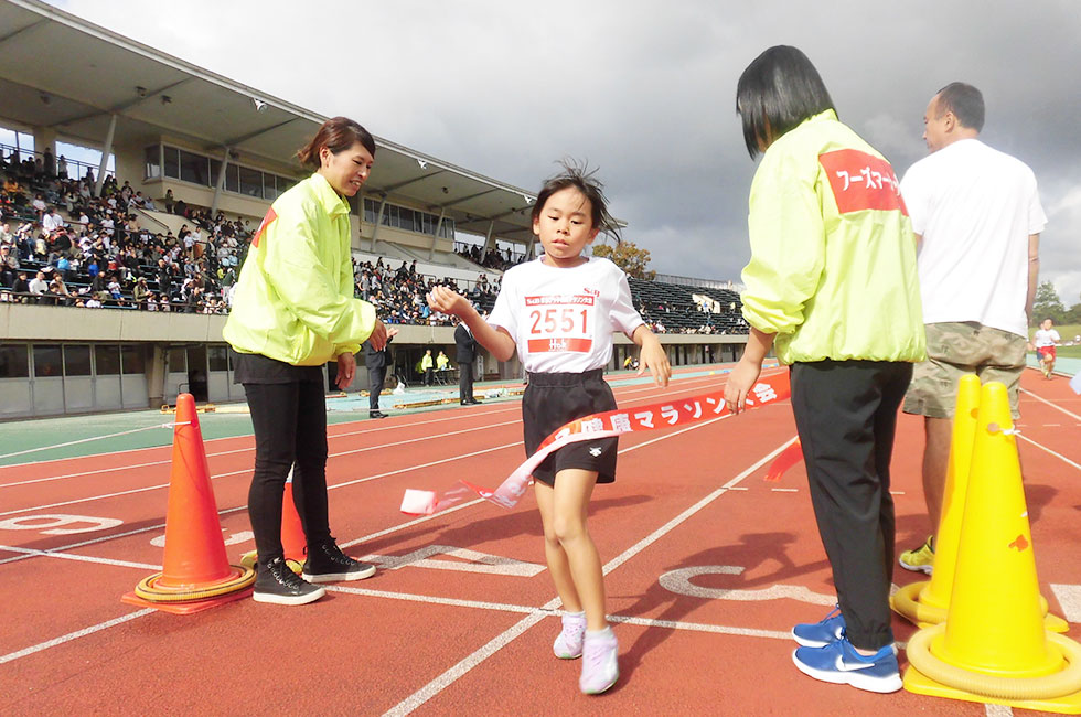 2年女子は小林さんが6分29秒で優勝。