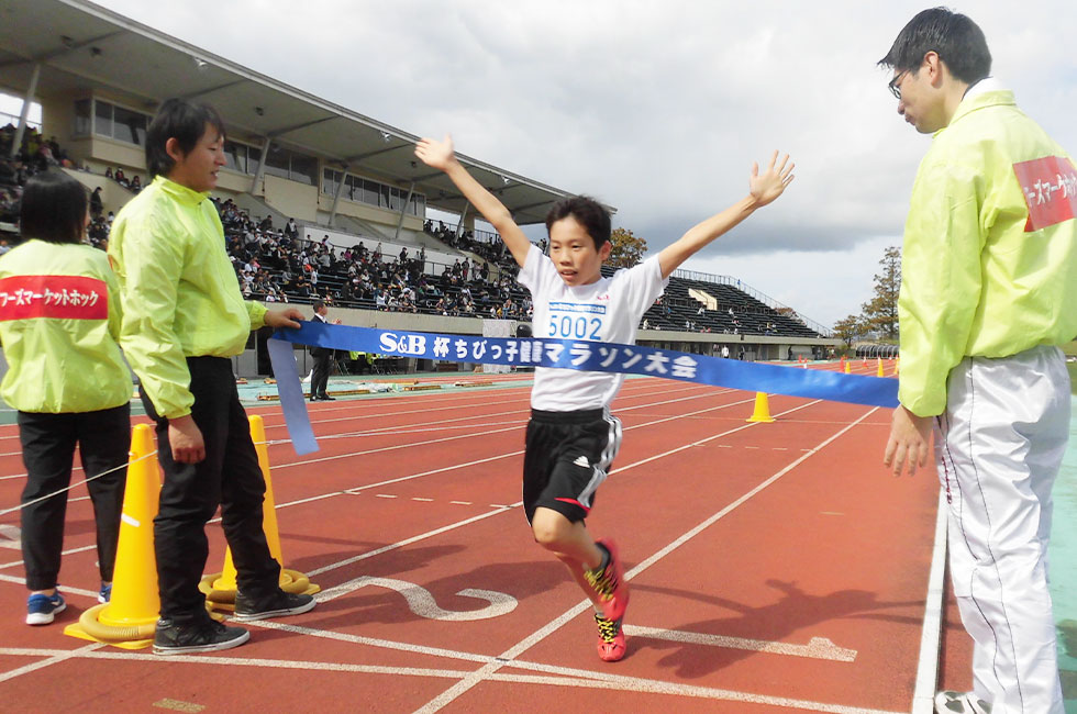 5年男子は長谷川くんが11分35秒で初優勝。