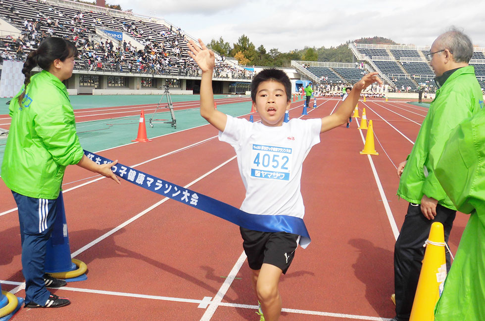 4年男子は阿部くんが7分11秒の好記録で3連覇達成。
