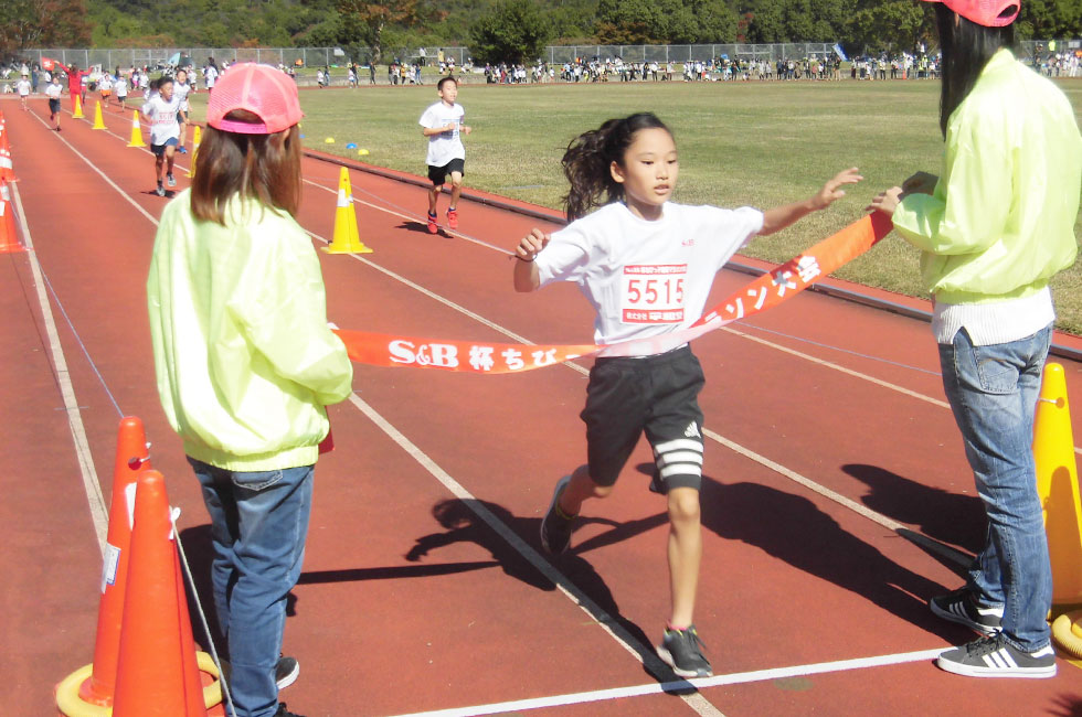 5年女子は石田さんが12分41秒で初優勝。