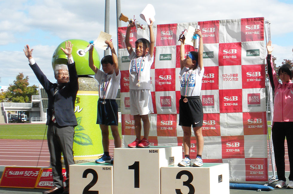 3年男子は杉山くんが3連覇。2位は中村くん、3位は大塚くんと続いた。
