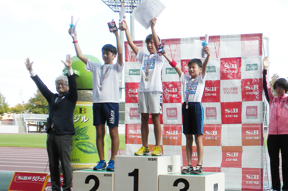 5年男子は川本くんが3連覇。2位は来見くん、3位は石坂くんでした。