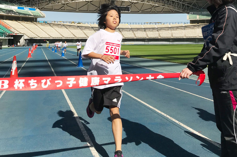 5年女子は荒木さんが11分39秒で連覇達成。