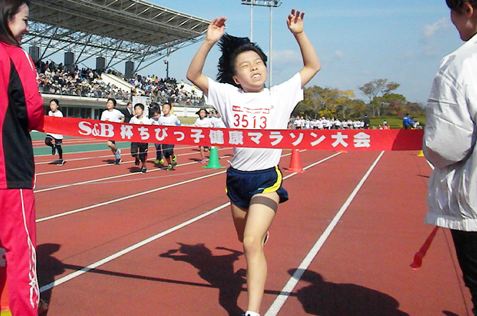 3年女子は岸本さんが好記録で3連覇。