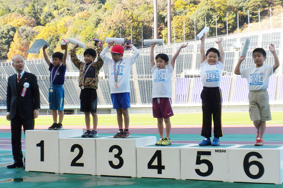 1年男子は森くんが好タイムで優勝。2位は青木くん、3位は吉村くんでした。