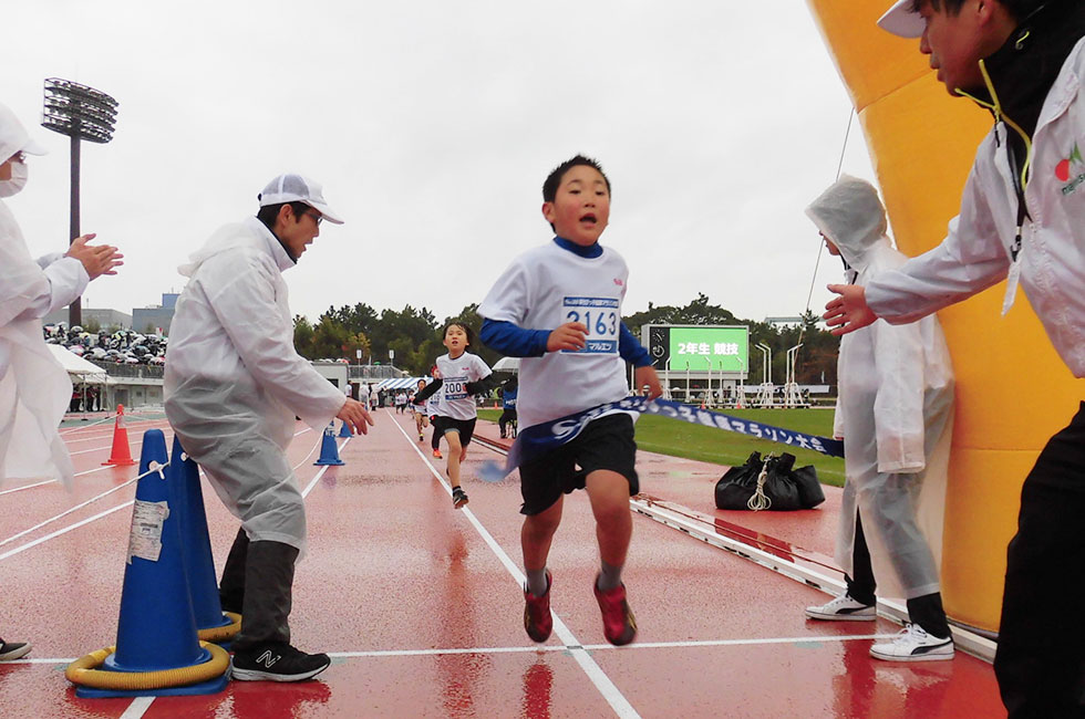 2年男子は林くんが5分39秒で初優勝。