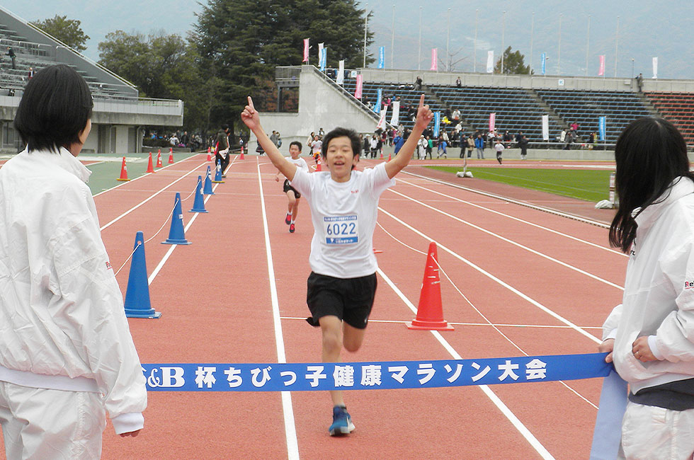 6年男子は川﨑くんが前回のリベンジを果たした。