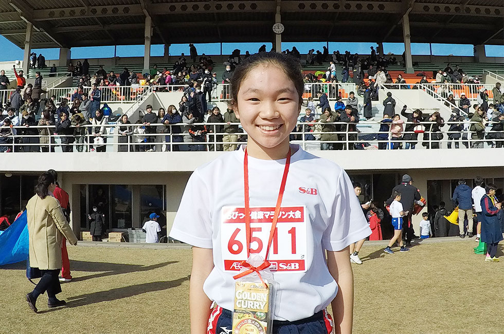 6年女子は種さんが笑顔で初の栄冠。
