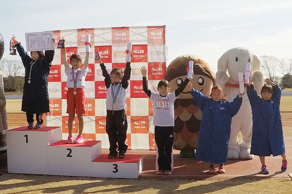 1年女子は高橋さんが好タイムで優勝。2位は伊藤さん、3位は今竹さんでした。