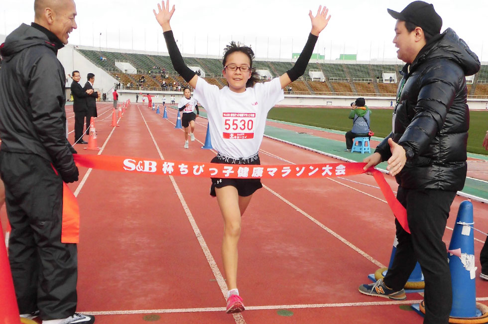 5年女子は近藤さんが11分19秒で2度目の優勝。