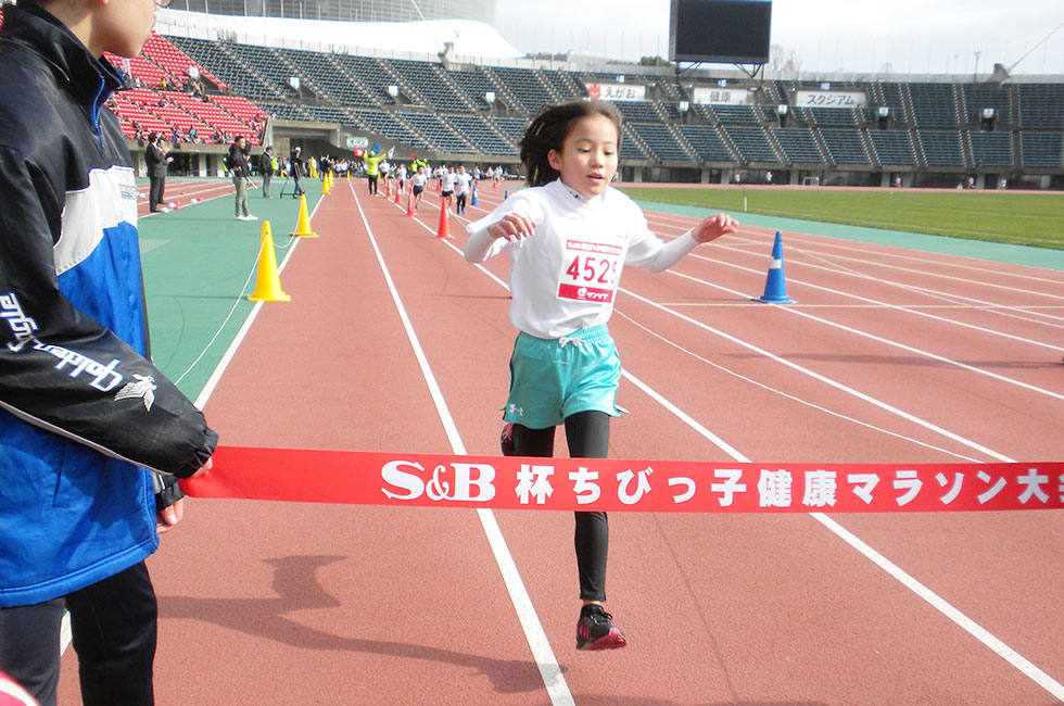 4年女子は徳澄さんが記録更新で優勝。