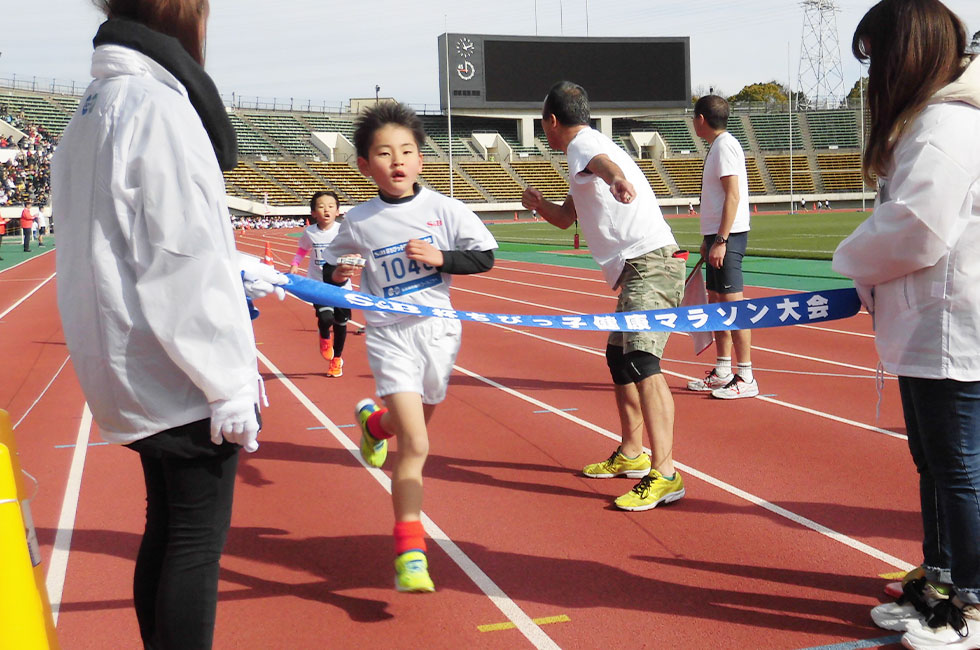 1年男子は伊与田くんが6分22秒で優勝。