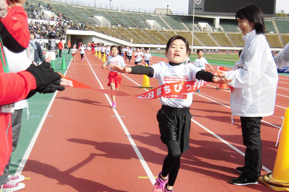1年女子は小林さんが6分41秒で優勝。