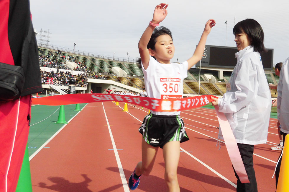 3年女子は久保田さんが7分49秒で2連覇達成。