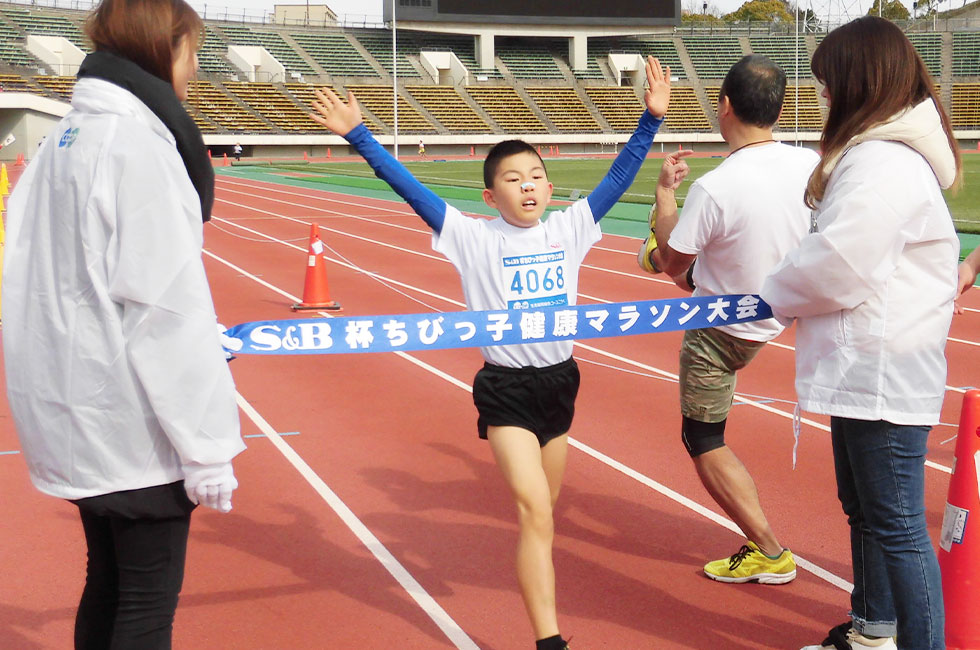 4年男子は中村くんが7分9秒で初優勝。