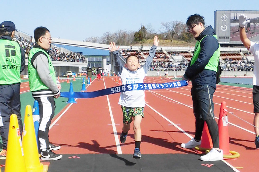 1年男子は鶴田くんが5分55秒の好記録で優勝。