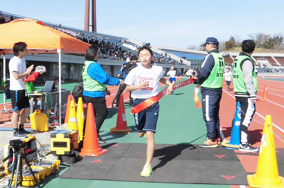 6年女子は森さんが11分2秒で初優勝。