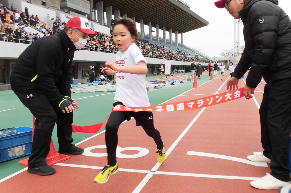 3年女子は鈴木さんが7分49秒で初優勝。