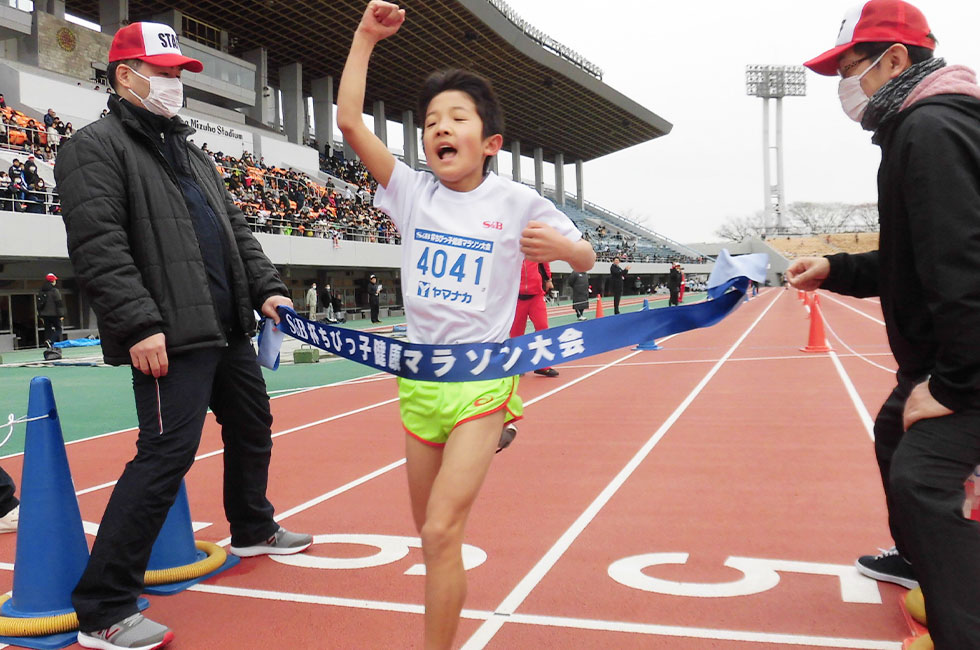 4年男子は柘植くんが6分48秒の愛知大会新記録で3度目の優勝。