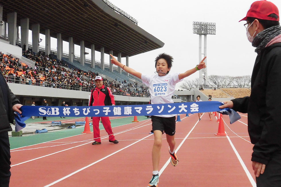 6年男子は鷲見くんが9分58秒の好記録で初優勝。